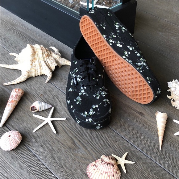 🍋VANS MIDNIGHT FLORAL🍋 - Picture 3 of 8